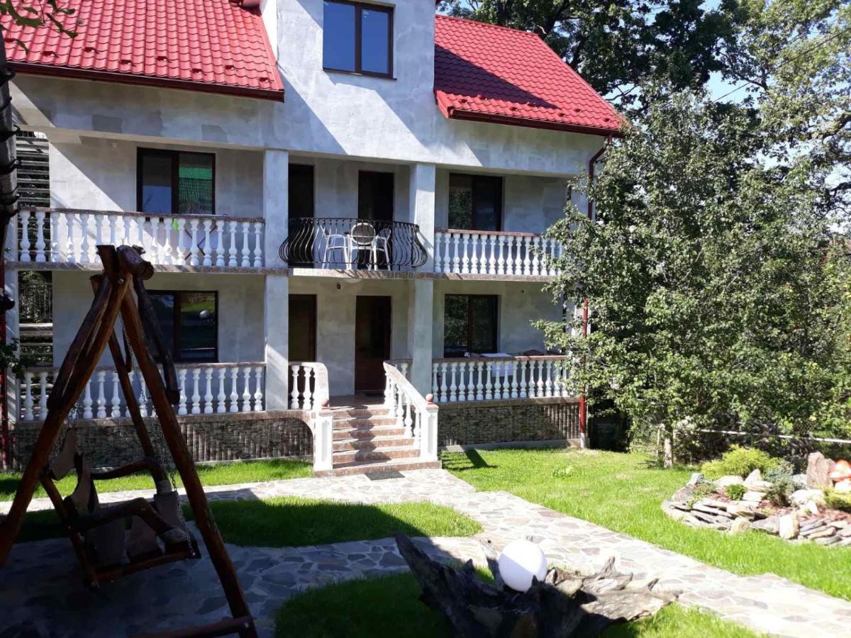 У Михайла Bed & Breakfast Truskavets Exterior photo