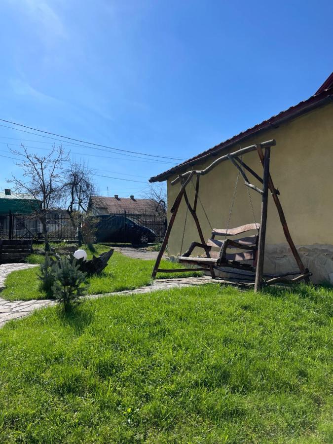 У Михайла Bed & Breakfast Truskavets Exterior photo